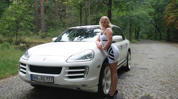 Porsche Kayen 955 and Girl
