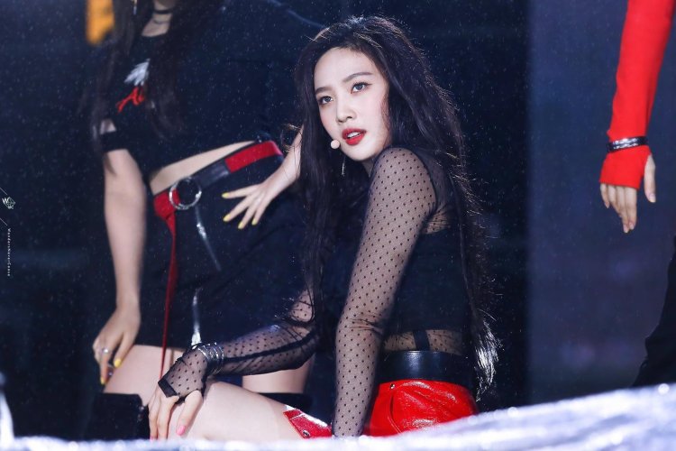 Joy from Red Velvet Peekaboo