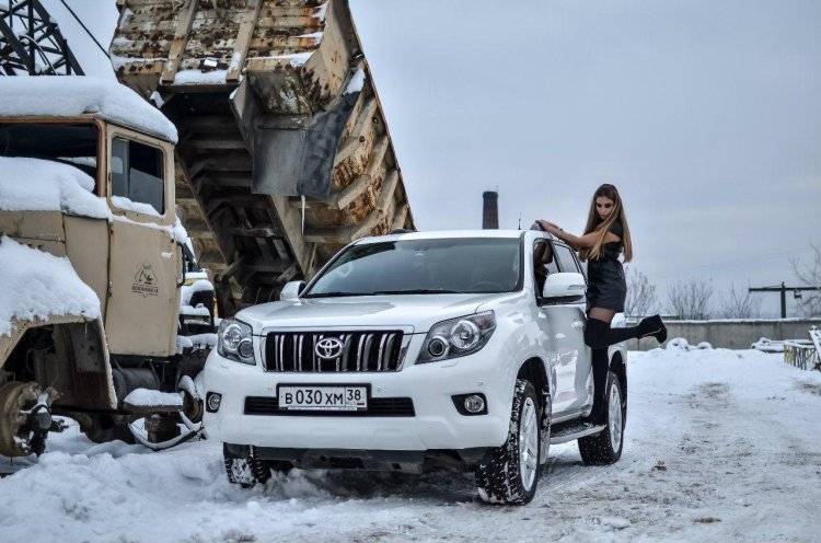 Land Cruiser Prado 150 and Girl