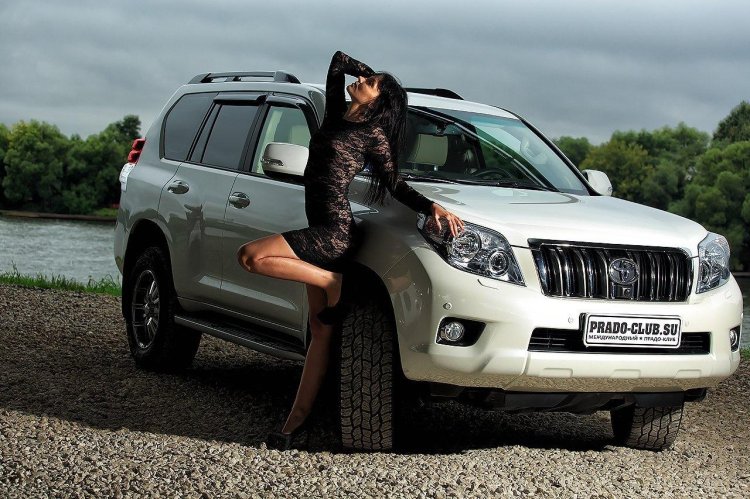 Land Cruiser Prado 150 and girl
