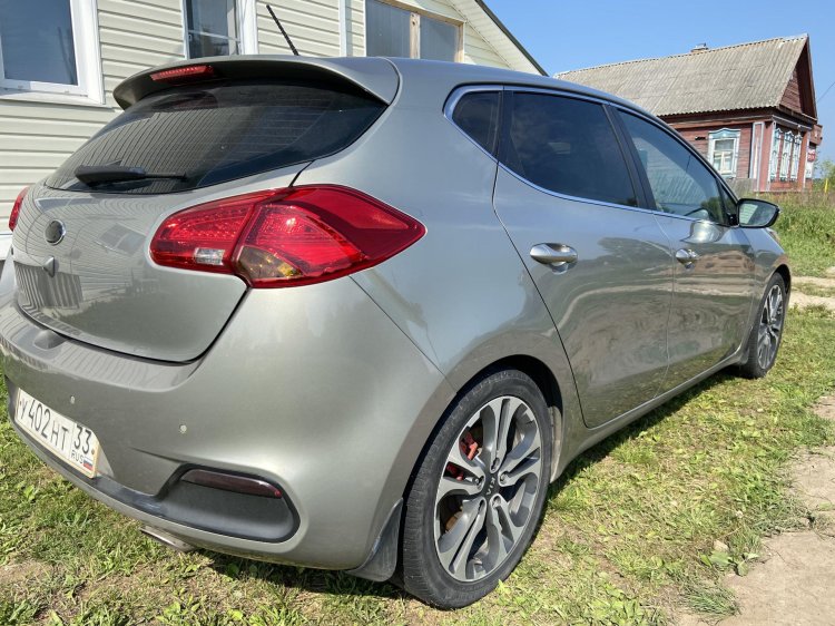 Black Handles on the White Body KIA SID 2