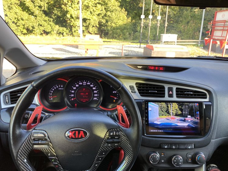 Kia Sid 2014 with a radio