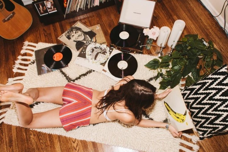 Photo with a shoot vinyl records