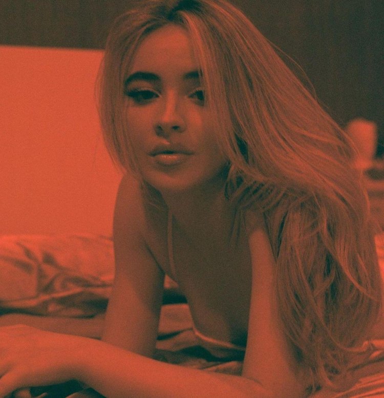 Sabrina Carpenter Naked