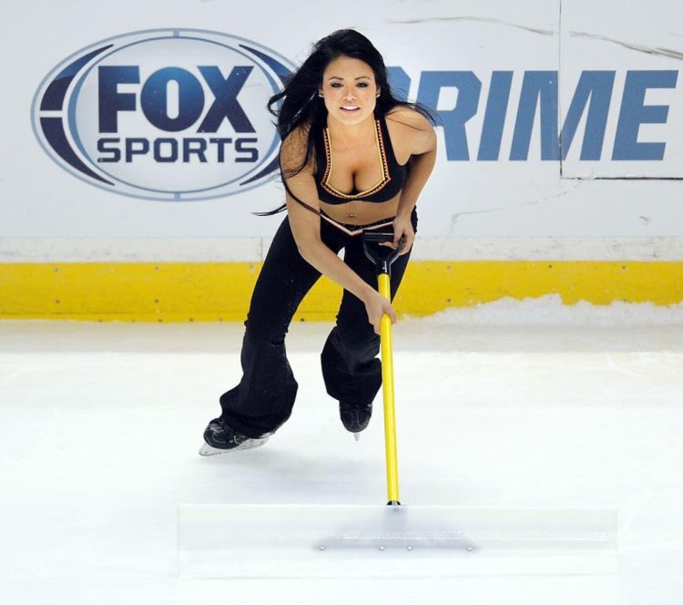 Ice girls in Anaheim Ducks