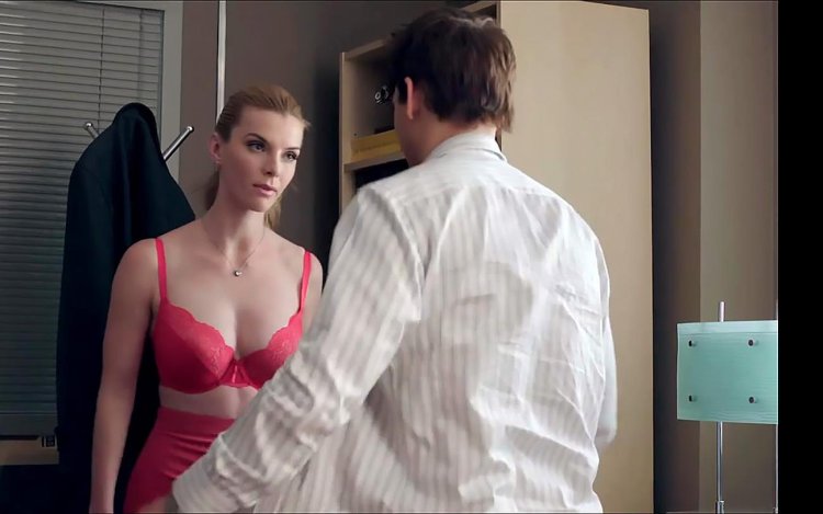 Betty Gilpin sister Jackie Sex Scene