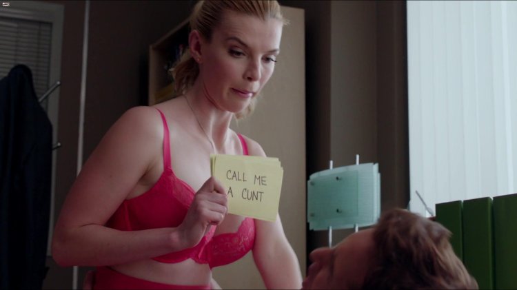 Betty Gilpin hot