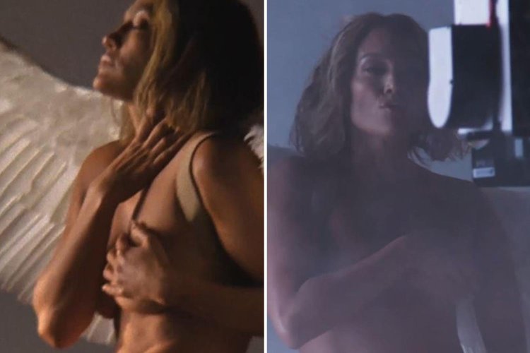 Jennifer Lopez naked in the cinema