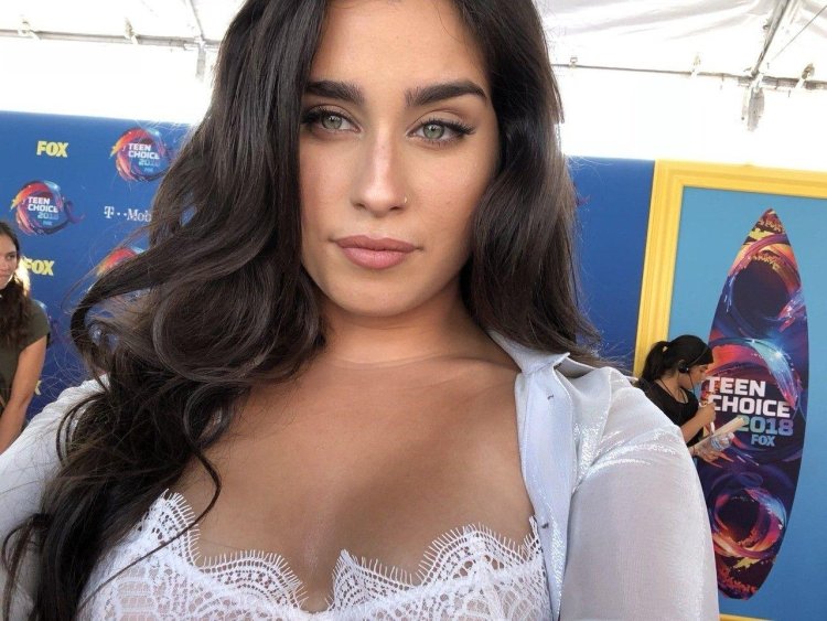 Lauren Jauregui hot