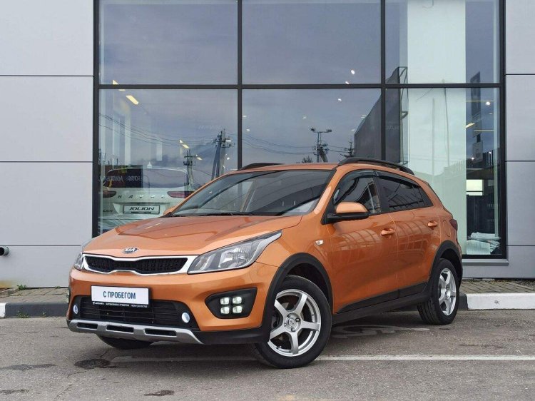 Lifan hatchback orange