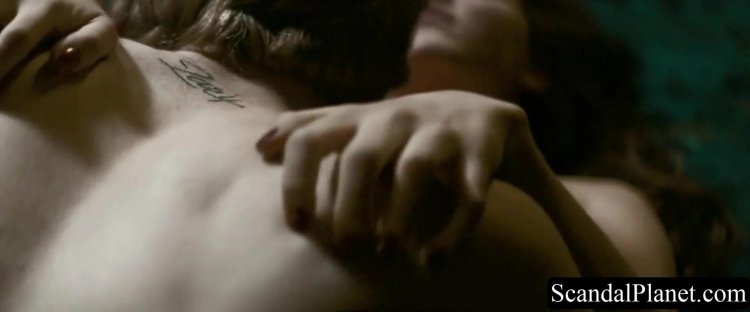 Ruby o Fee bed scenes