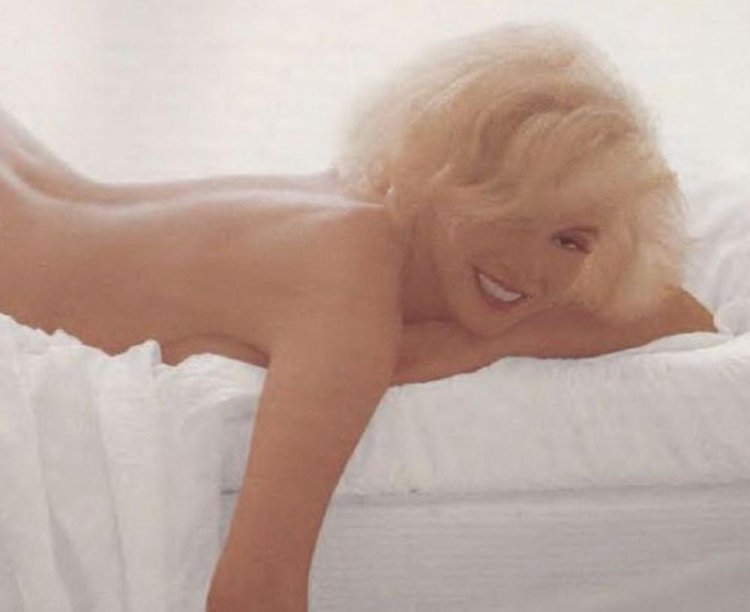 Naked Merlin Monroin