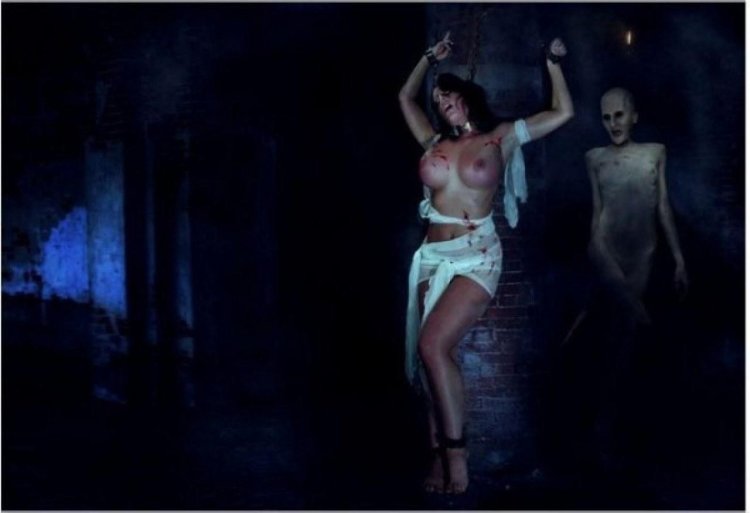 Naked women in horror films