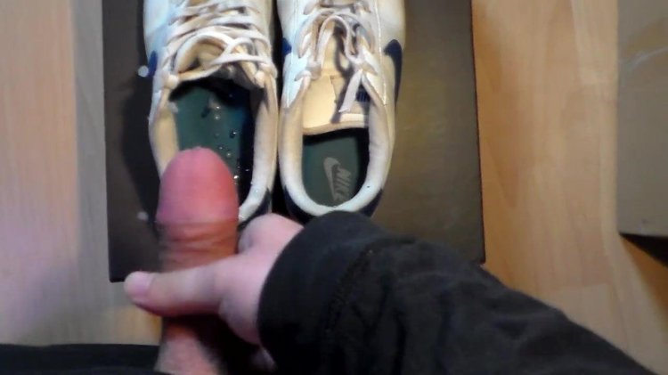 Cumshot in the Footjob Sneakers
