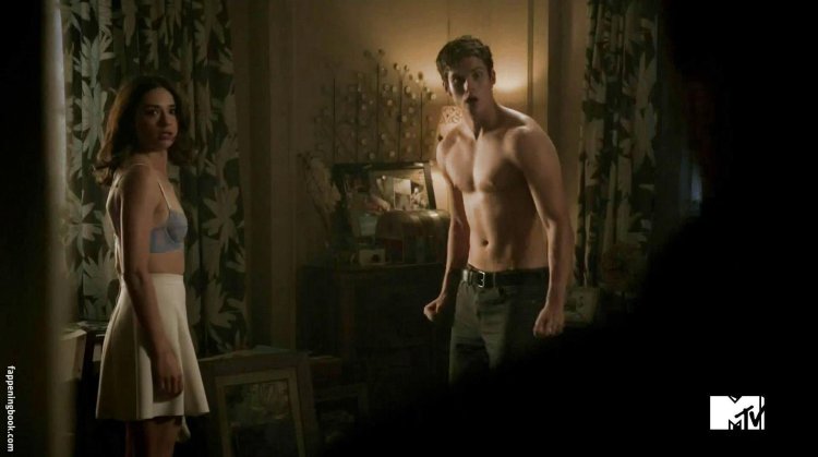 Crystal Reed Naked photos