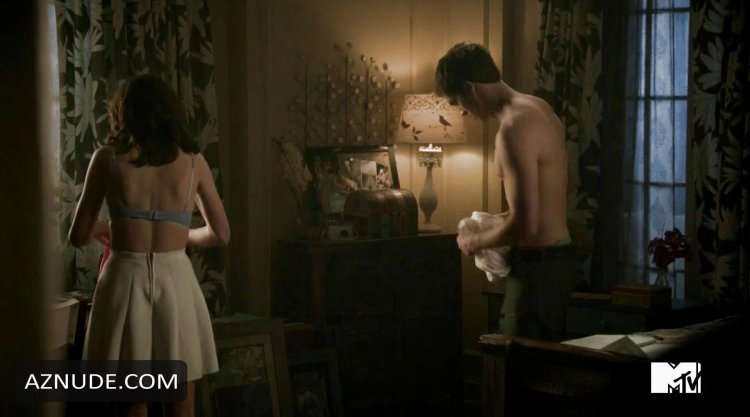 Crystal Reed Erotic scenes