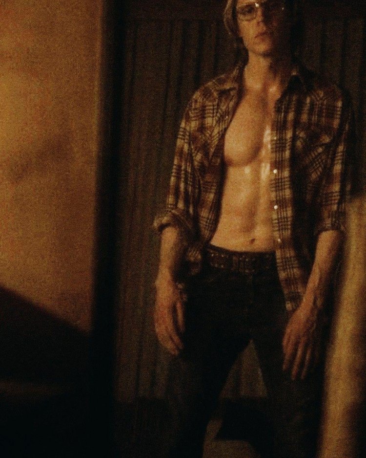 Evan Peters Jeffrey Dahmer