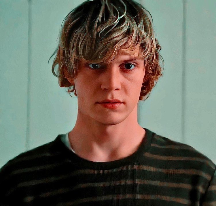 Evan Peters