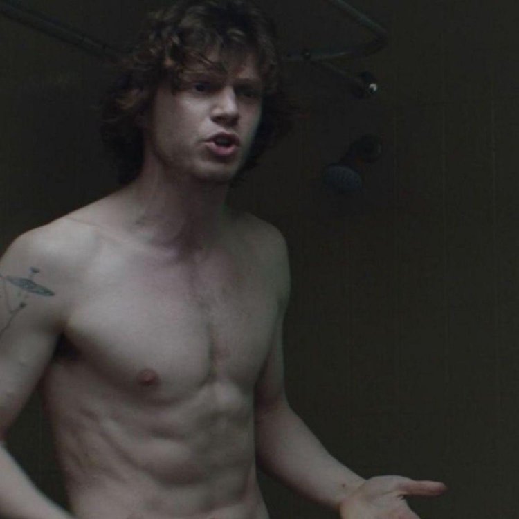 Evan Peters Naked Member