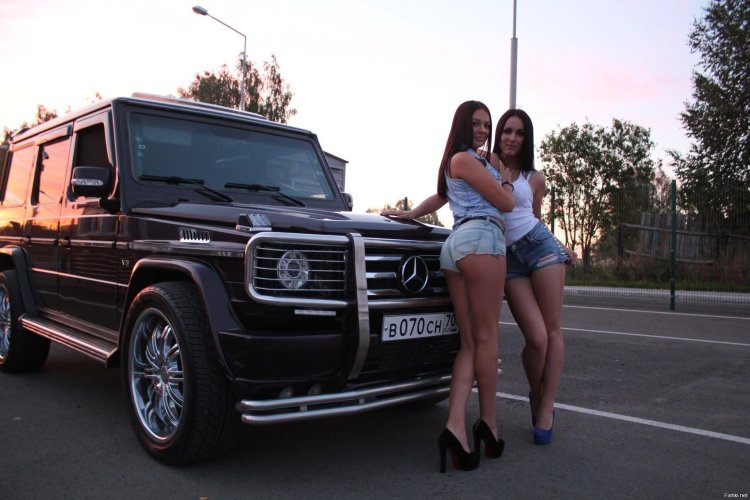 Mercedes-benz Gelendvagen and Girls
