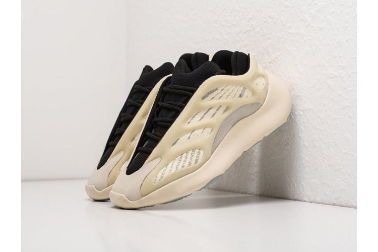 Adidas Yeezy Boost 700 v3