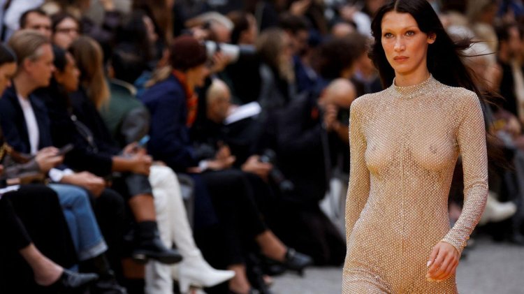 Showing a fashionable breast