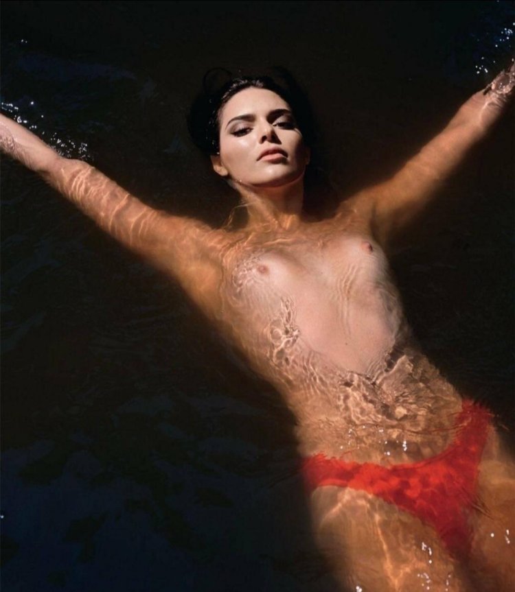 Kendal Jenner Genner Toples