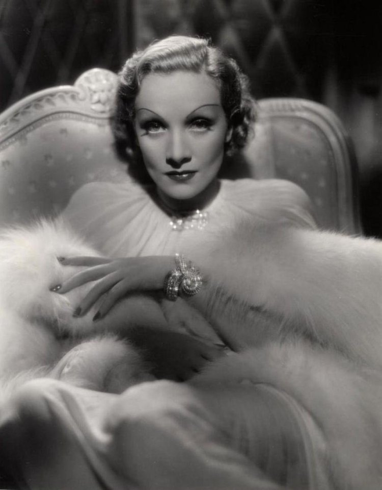 Marlene Dietrich Belokoya Venus
