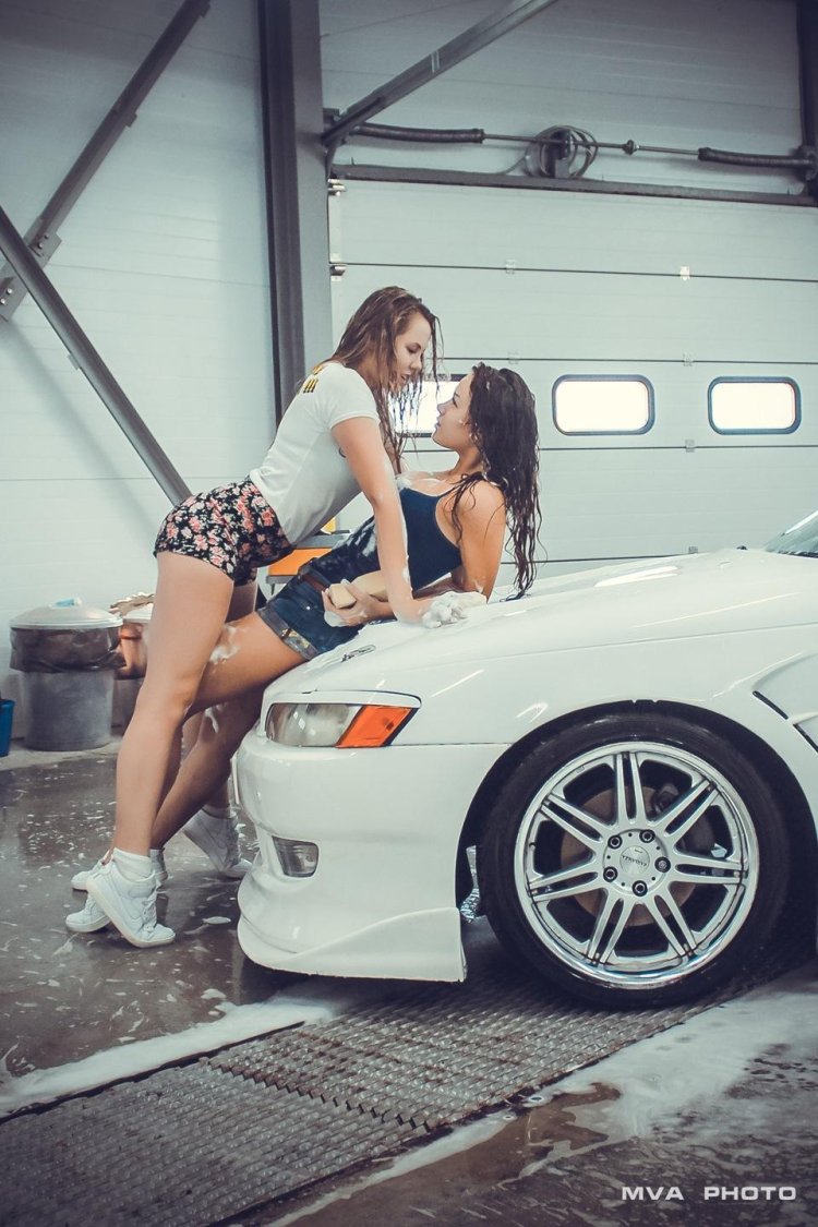 Toyota Mark 2 and girls