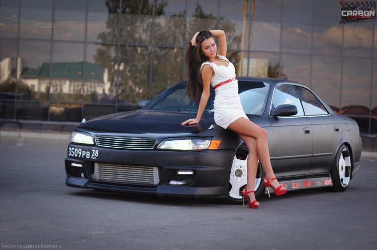Toyota Mark 2 90 and girls