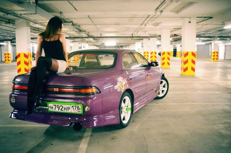 Toyota Mark 2 90 and Girls