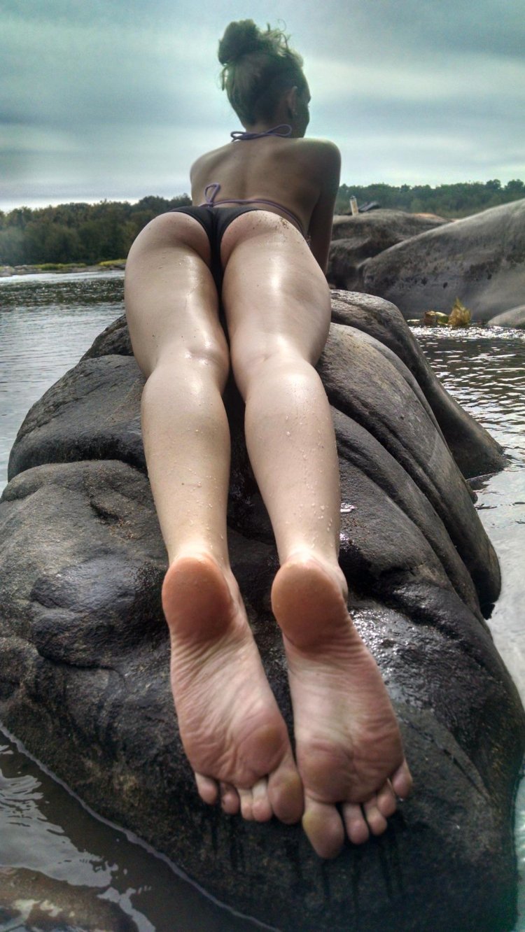 Girls with naked heels