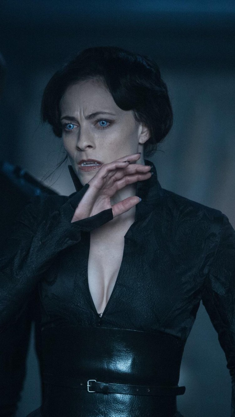 Lara Pulver