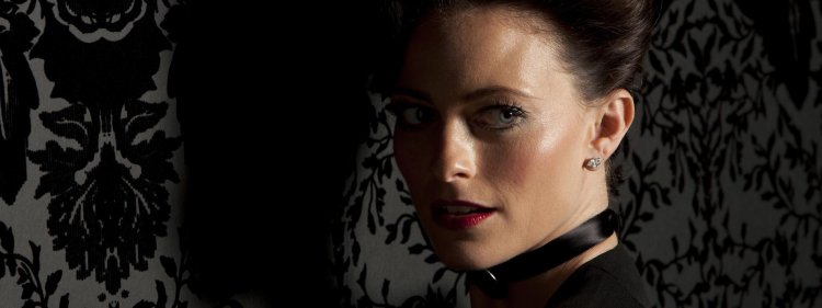 Lara Pulver Vampire