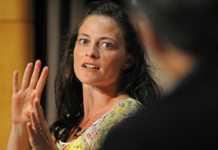 Lara Pulver