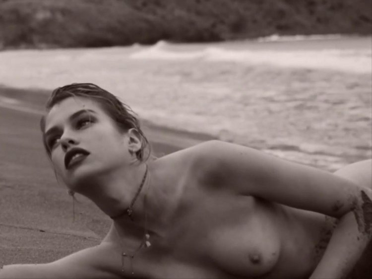 Stella Maxive Topless