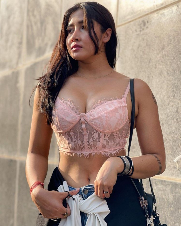 Sofia ANSARI Naked Frankly