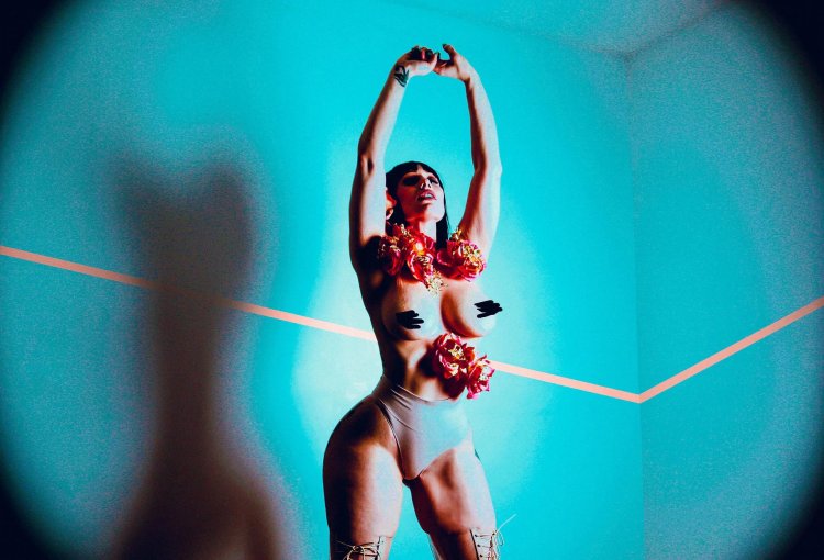 Dara Flowerbomb with Onlifans