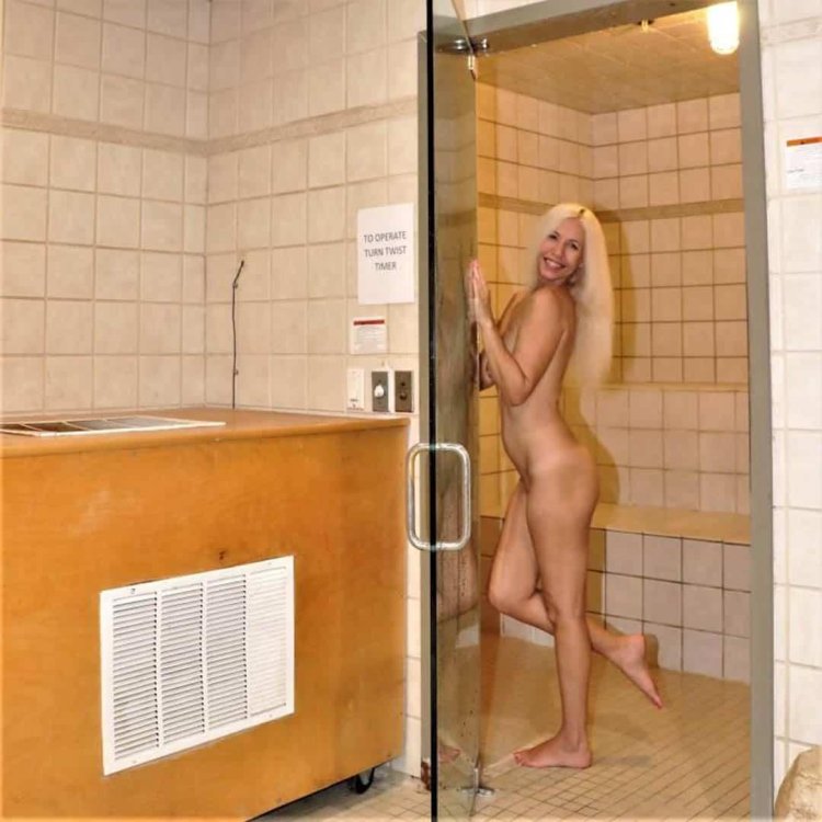 Red Fox Naked nude in the sauna of soul pool