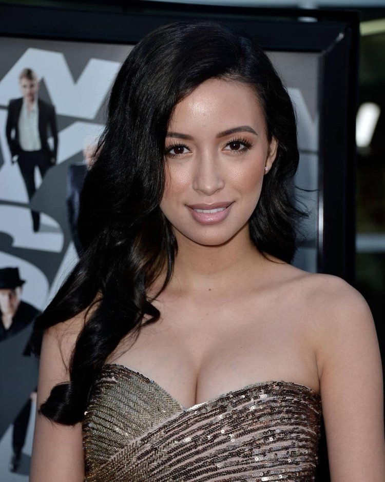 Christian Serratos Rosit