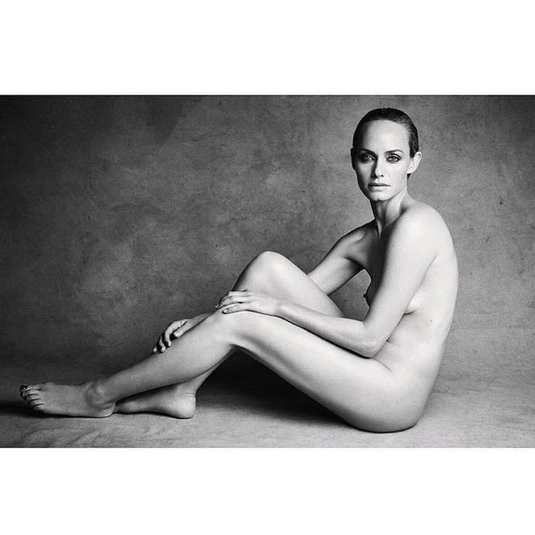 Amber Valletta Photo Show Nude