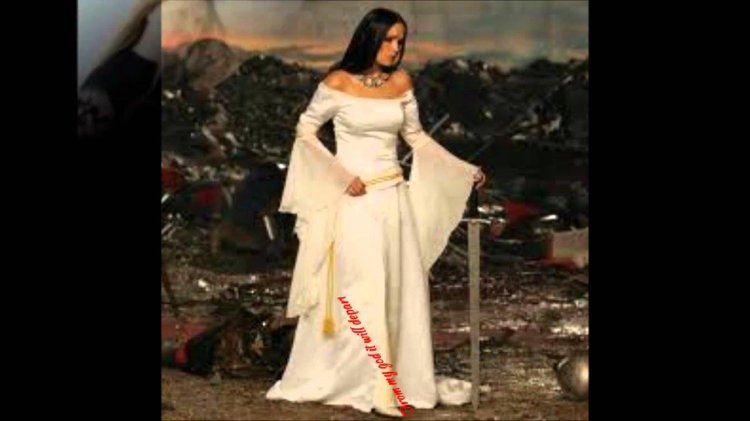 Taria Turunun in dress