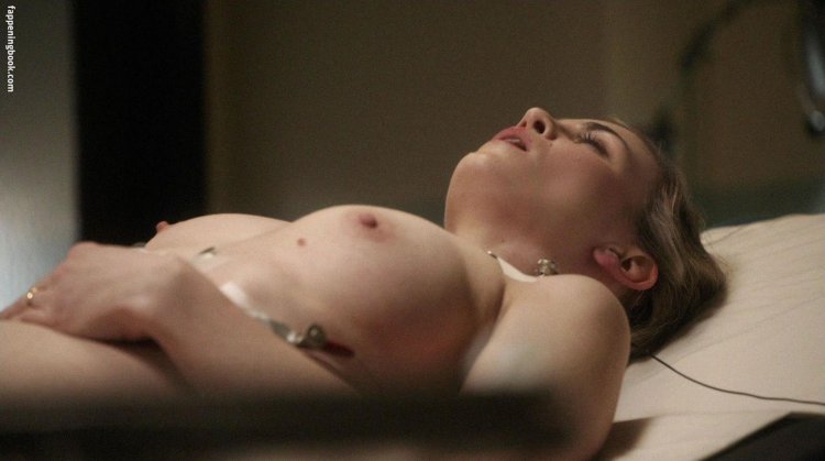 Sarah SNIK Erotic scenes