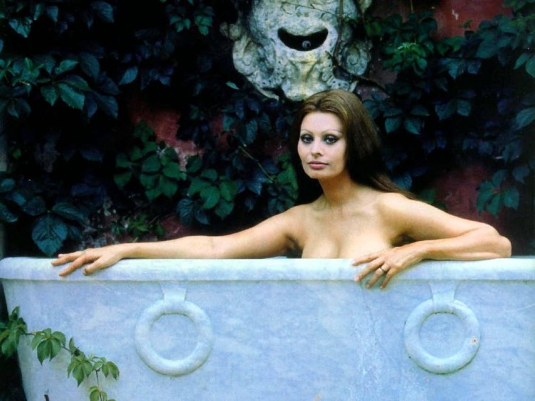 Sophie Loren in an increase of Ero