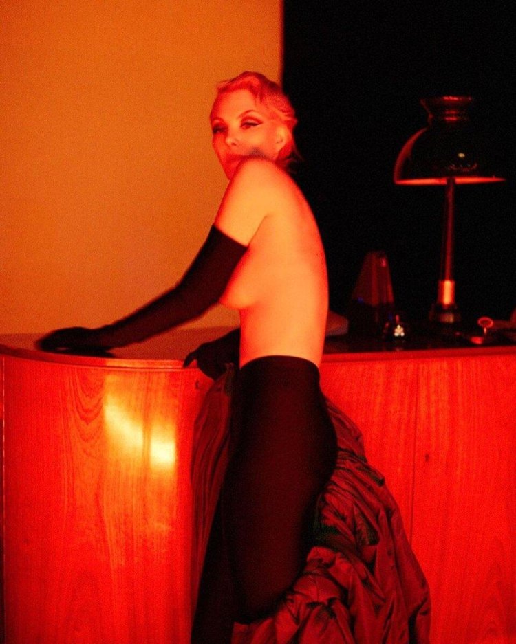 Peter Greenai Renata Litvinova Naked