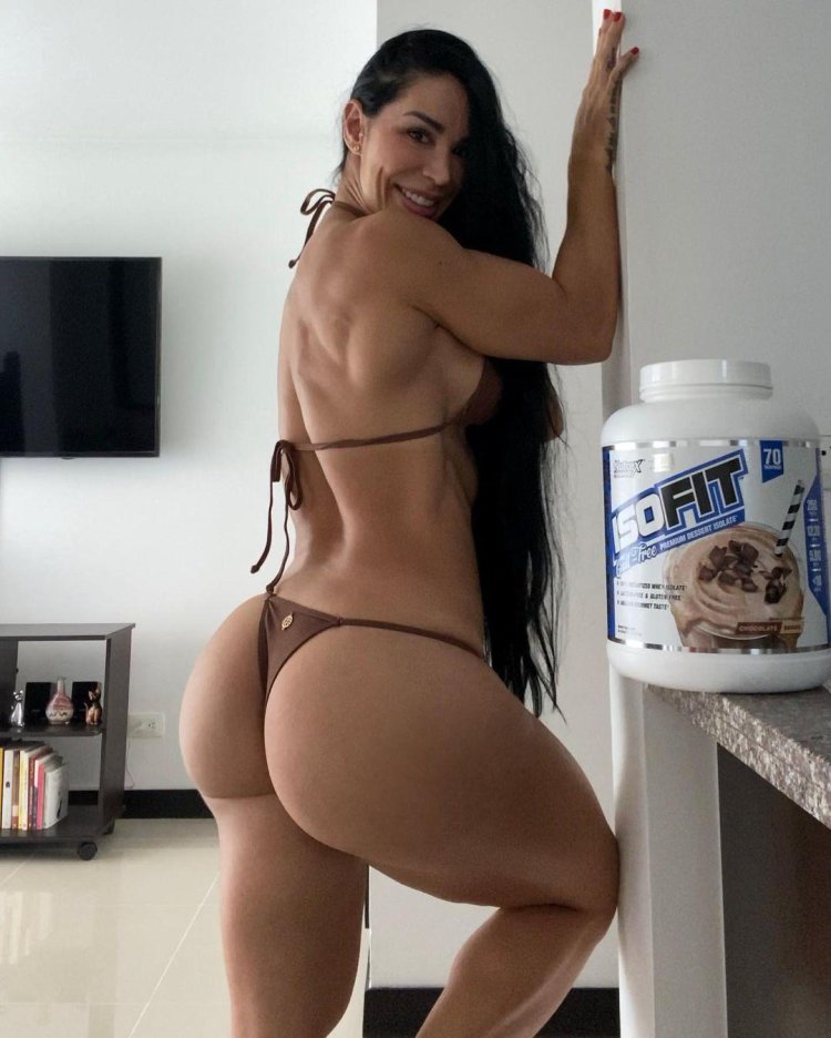 Ana Cozar nua