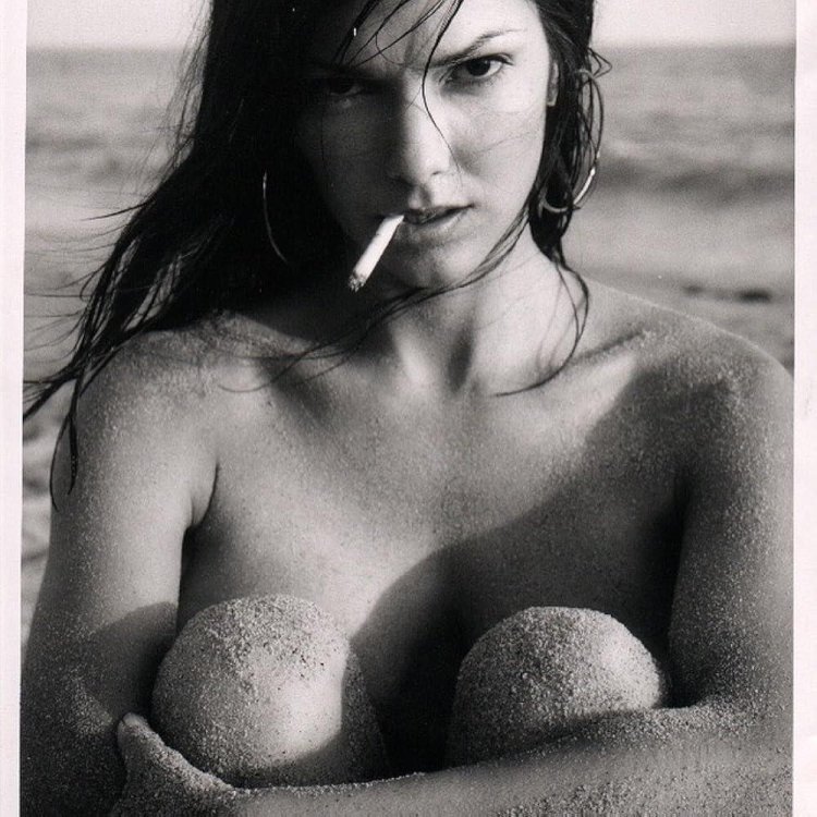 Laura Harring open Matte