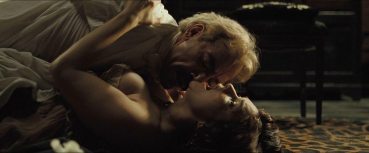 Laura Harring open Matte