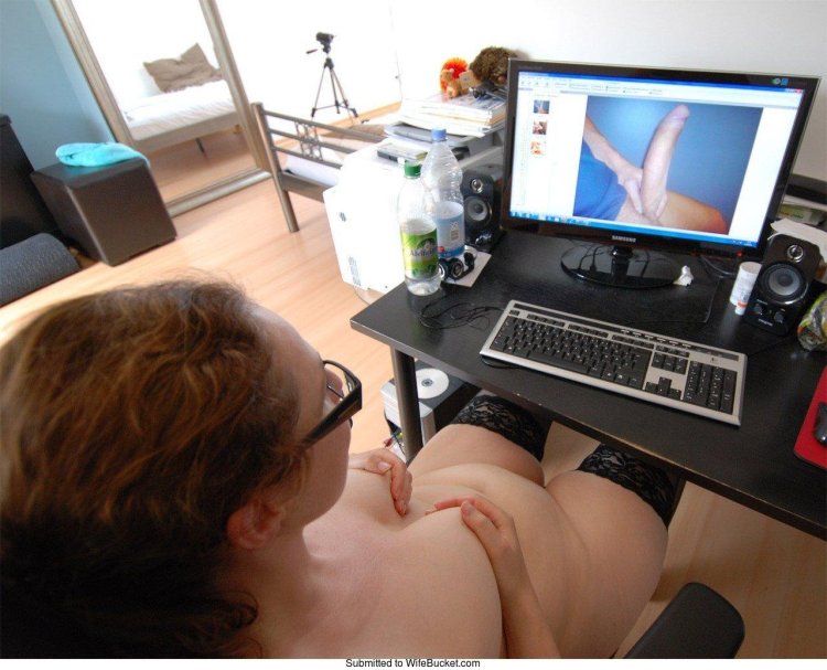 Masturbation in front of the computer