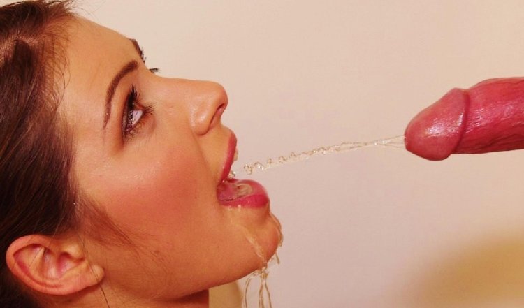 Beautiful pissing in the mouth for girls